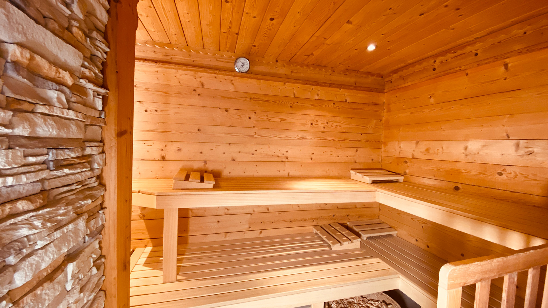 Rostatt Wellnessbereich Sauna